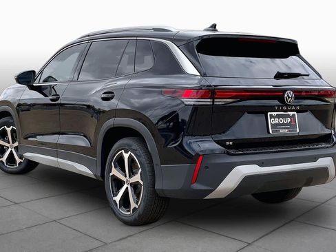 New 2026 Volkswagen Tiguan SE FWD image 11