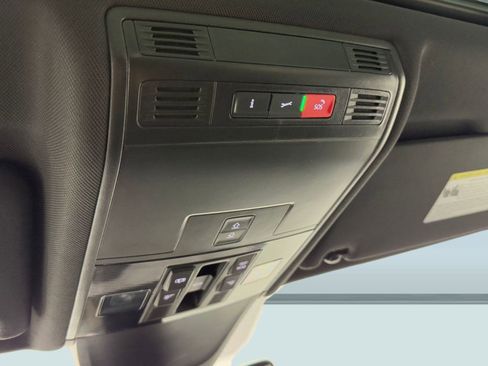 Used 2024 Volkswagen Tiguan SE R-Line image 30