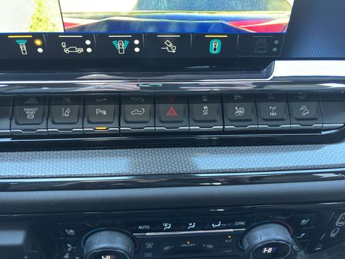 Used 2024 Chevrolet Silverado 2500 ZR2 w/ Technology Package AWD/4WD image 27