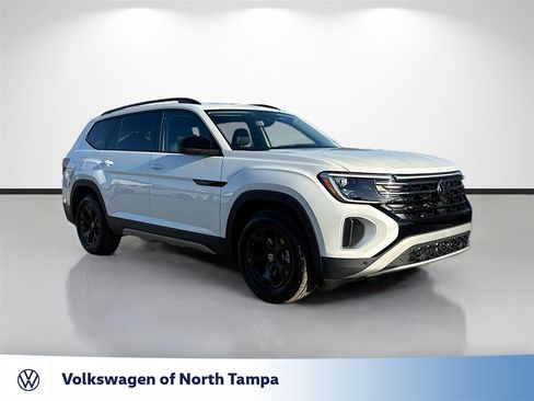 New 2026 Volkswagen Atlas Peak Edition image 1