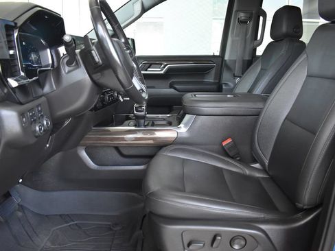 Used 2022 Chevrolet Silverado 1500 RST w/ Convenience Package II AWD/4WD image 4