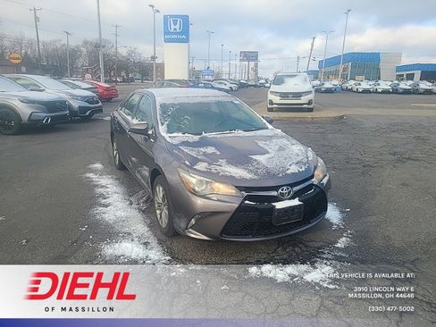 Used 2015 Toyota Camry SE image 1