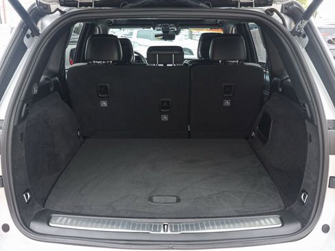 Used 2024 Jeep Grand Cherokee Overland w/ Luxury Tech Group IV image 16