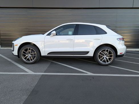 Certified 2025 Porsche Macan image 2