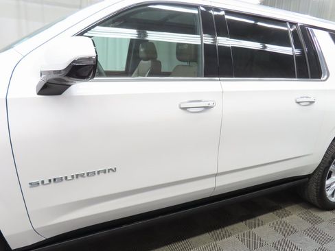 Used 2024 Chevrolet Suburban High Country image 47