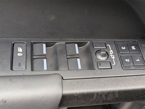 Used 2024 Land Rover Defender 130 V8 image 14