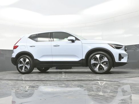 Used 2025 Volvo XC40 B5 Plus AWD/4WD image 28