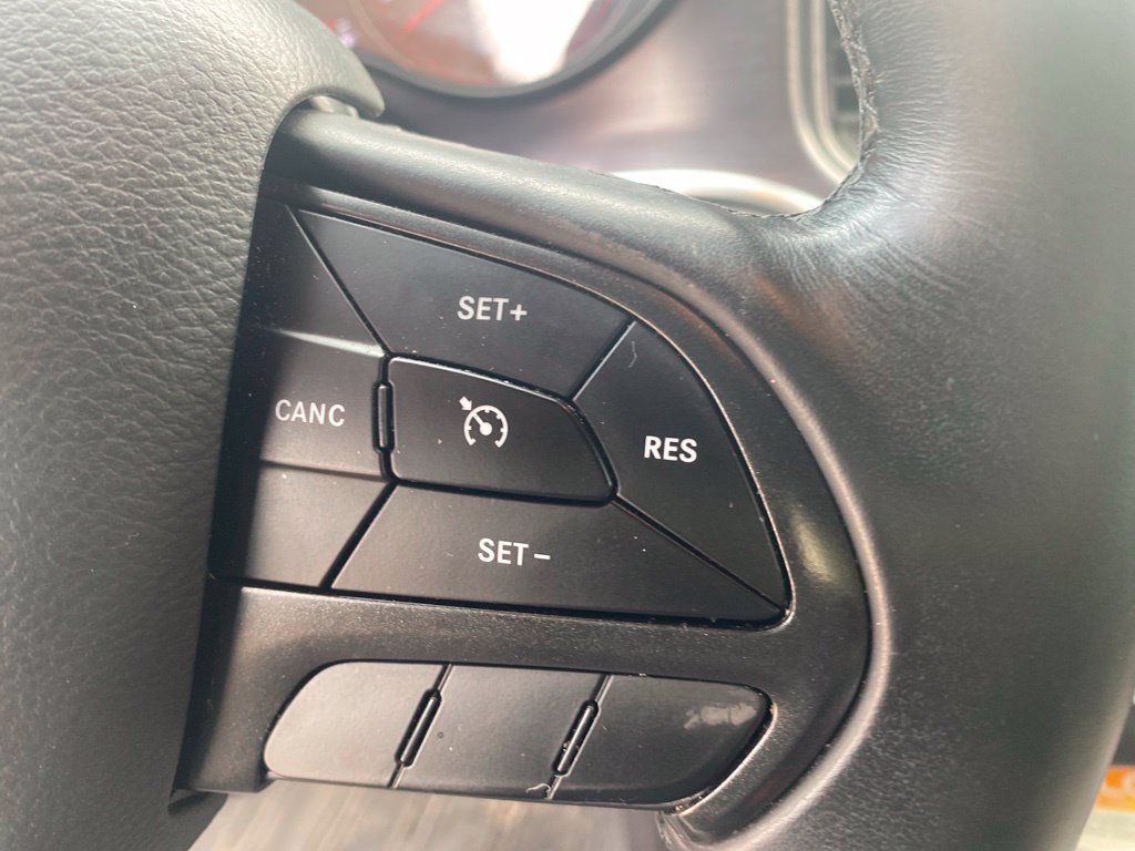 Used 2018 Dodge Charger SXT w/ Blacktop Package RWD image 3