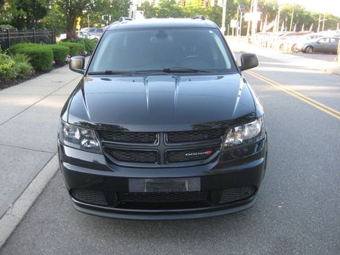 Used 2020 Dodge Journey SE w/ SE Popular Equipment Group FWD image 4