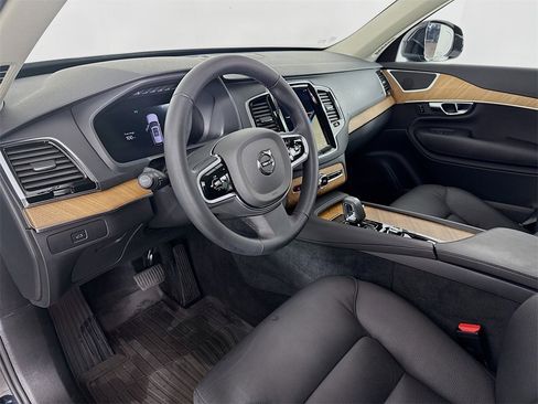 Used 2025 Volvo XC90 B6 Plus w/ Protection Package Premier image 4