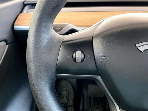 Used 2021 Tesla Model Y Long Range AWD/4WD image 11