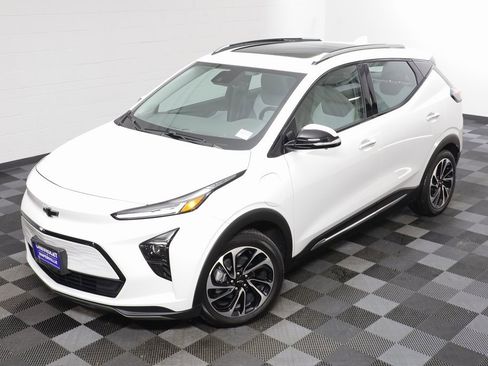 Used 2022 Chevrolet Bolt EUV Premier w/ Sun & Sound Package image 2