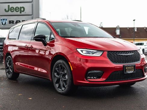 New 2026 Chrysler Pacifica Select w/ S Appearance Package AWD/4WD image 6