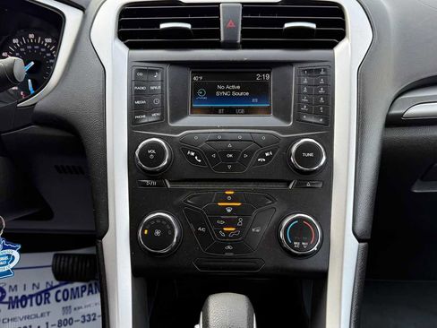 Used 2016 Ford Fusion SE image 19