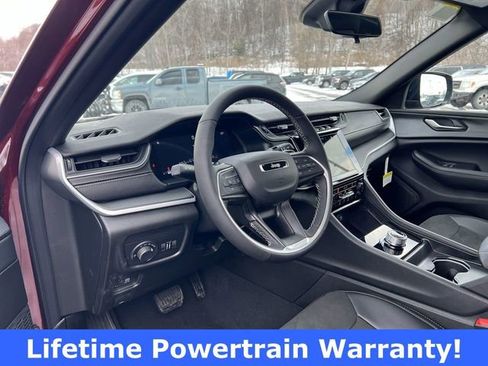 New 2025 Jeep Grand Cherokee Laredo image 10