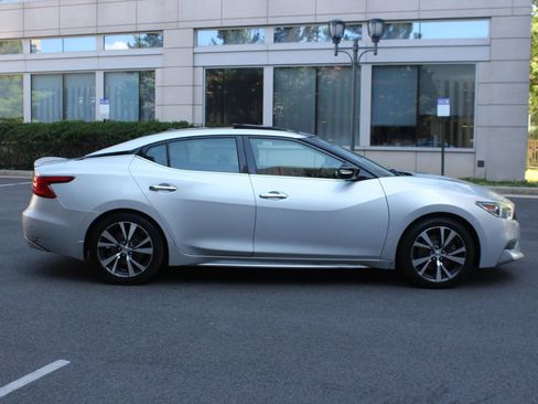 Used 2017 Nissan Maxima 3.5 SL FWD image 6