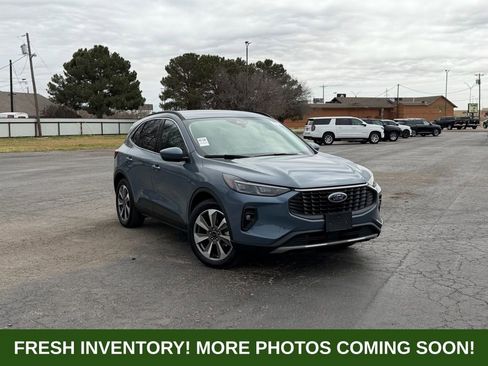 Used 2025 Ford Escape Platinum w/ Class II Trailer Tow Package image 2