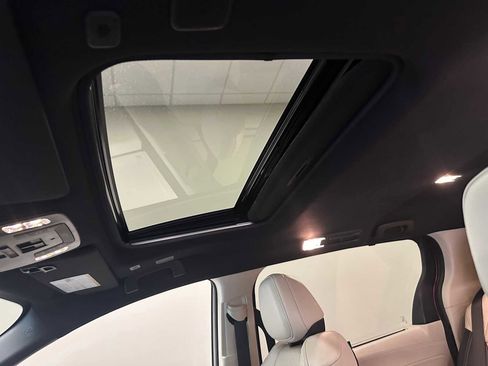 Certified 2025 Toyota Sienna Platinum image 22