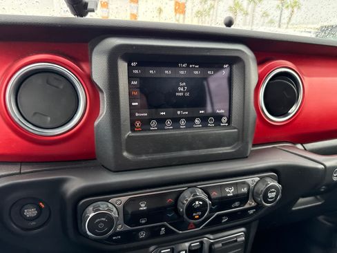 Used 2021 Jeep Wrangler Unlimited Rubicon AWD/4WD image 22
