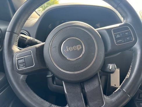 Used 2017 Jeep Patriot Latitude AWD/4WD image 14