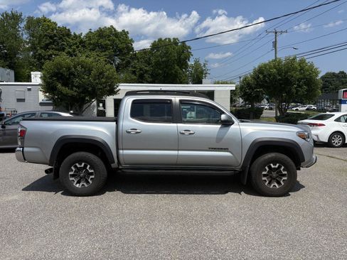 Used 2023 Toyota Tacoma TRD Off-Road w/ Black Out Package (TMS) AWD/4WD image 8