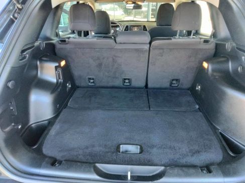 Used 2016 Jeep Cherokee Sport image 10