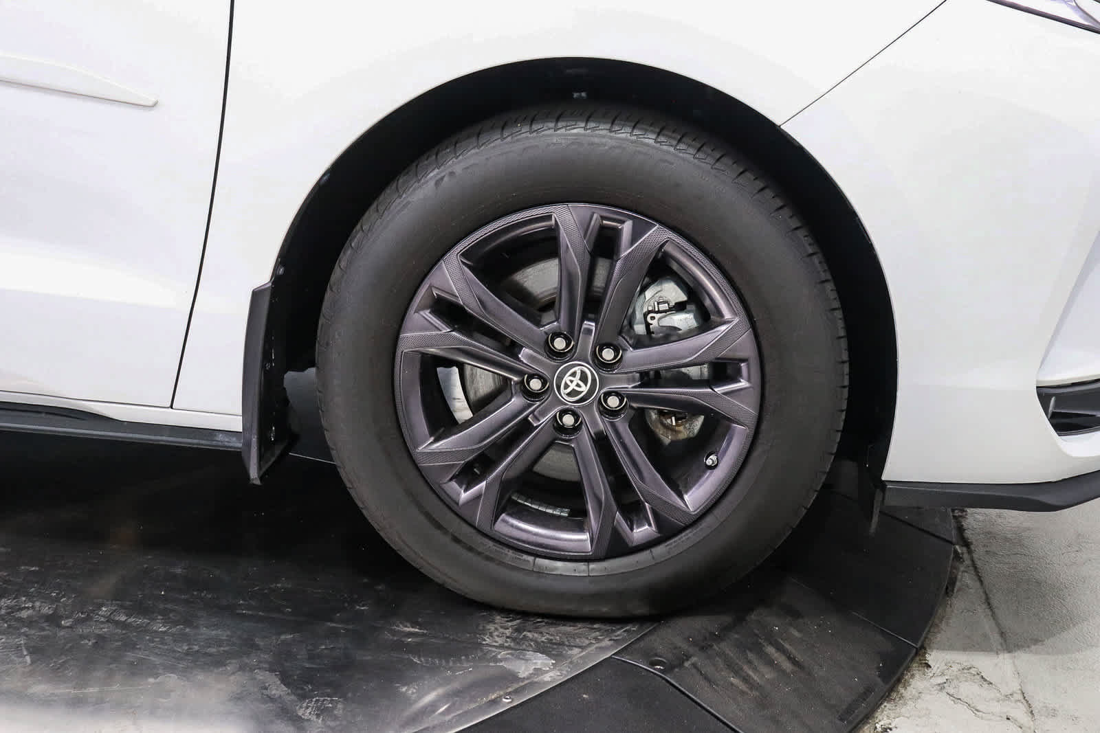 Used 2024 Toyota Sienna XSE w/ XSE Plus Package AWD/4WD image 12