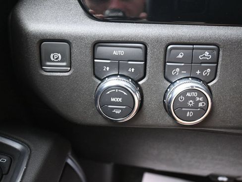 Used 2025 GMC Sierra 1500 SLT AWD/4WD image 15