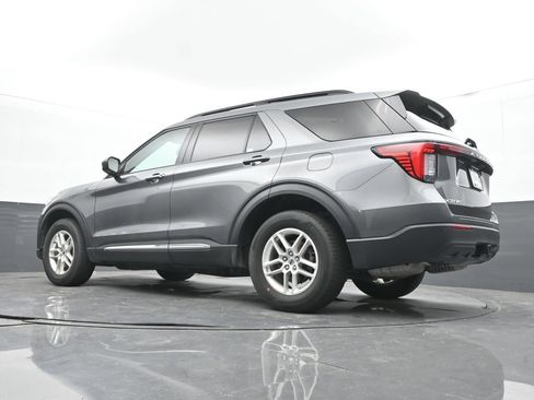 Used 2025 Ford Explorer Active AWD/4WD image 46