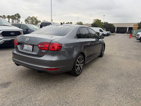 Used 2013 Volkswagen Jetta GLI Autobahn FWD image 3