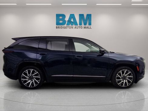 New 2025 Jeep Wagoneer Limited image 8