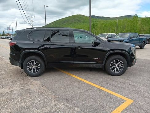 New 2026 GMC Acadia AT4 w/ LPO, Floor Liner Package AWD/4WD image 28
