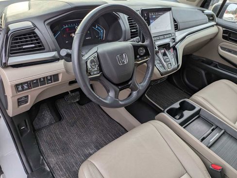 Used 2023 Honda Odyssey Touring image 2