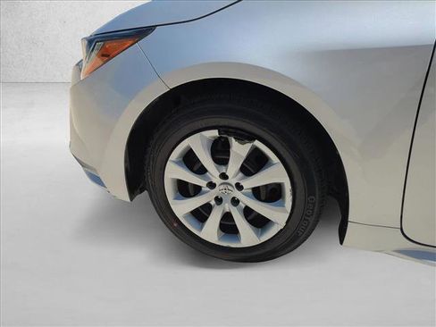Used 2020 Toyota Corolla LE FWD image 22