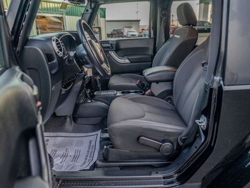 Used 2014 Jeep Wrangler Sahara w/ Connectivity Group AWD/4WD image 12