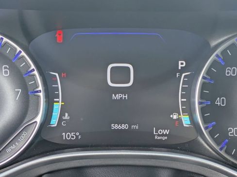 Used 2024 Chrysler Pacifica Touring-L FWD image 20