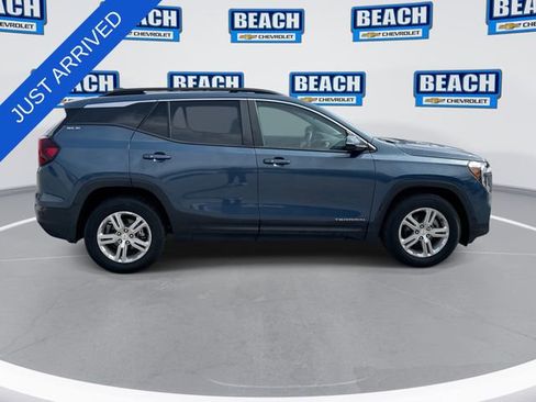 Used 2024 GMC Terrain SLE w/ Driver Convenience Package FWD image 9