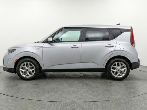 Used 2025 Kia Soul LX w/ LX Technology Package image 5