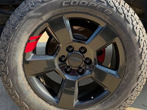 Used 2018 Chevrolet Silverado 1500 LTZ Z71 w/ Redline Edition AWD/4WD image 32