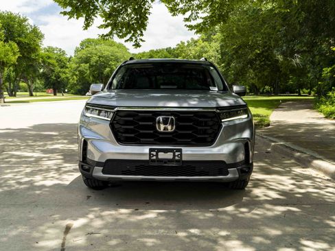 Used 2024 Honda Pilot Touring image 3