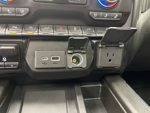 Certified 2022 Chevrolet Silverado 1500 LTZ w/ LTZ Premium Package image 27