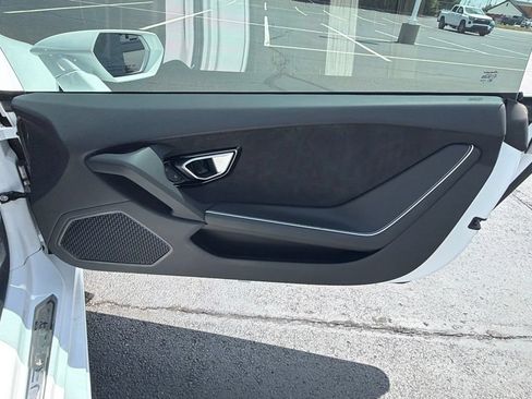 Used 2020 Lamborghini Huracan EVO RWD image 17