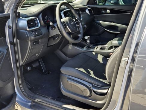 Used 2020 Kia Sorento LX image 17