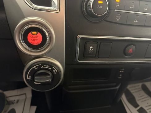 Used 2018 Nissan Titan SV AWD/4WD image 31