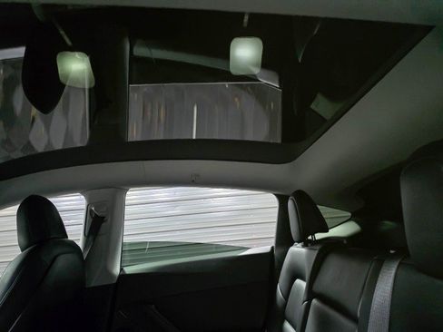 Used 2020 Tesla Model Y Long Range image 19