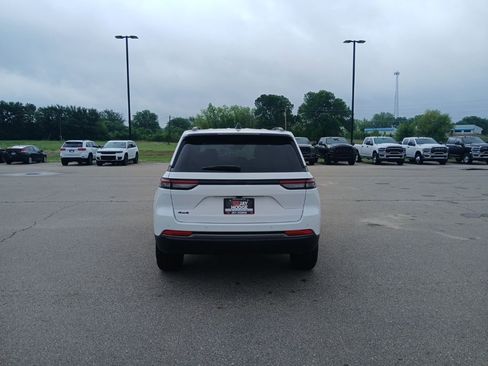 New 2026 Jeep Grand Cherokee Altitude image 7