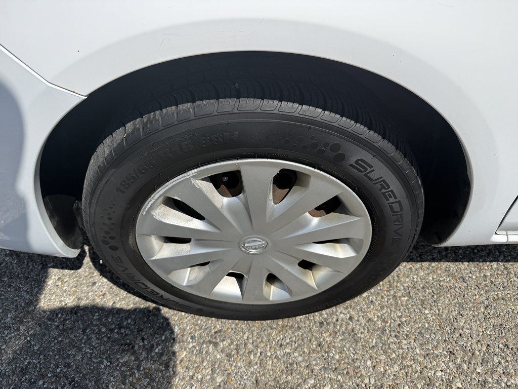 Used 2016 Nissan Versa SV FWD image 10