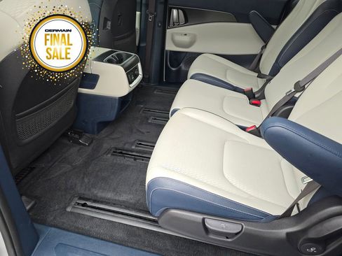 Certified 2025 Kia Carnival SX image 17