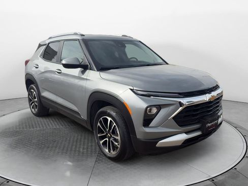 Used 2025 Chevrolet TrailBlazer LT AWD/4WD image 3