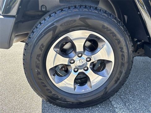 Used 2016 Jeep Wrangler Unlimited Sahara w/ Connectivity Group image 17